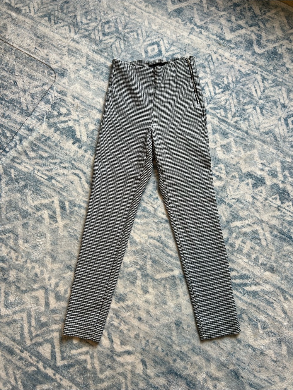 Dynamite Black & White Houndstooth Cropped Pants